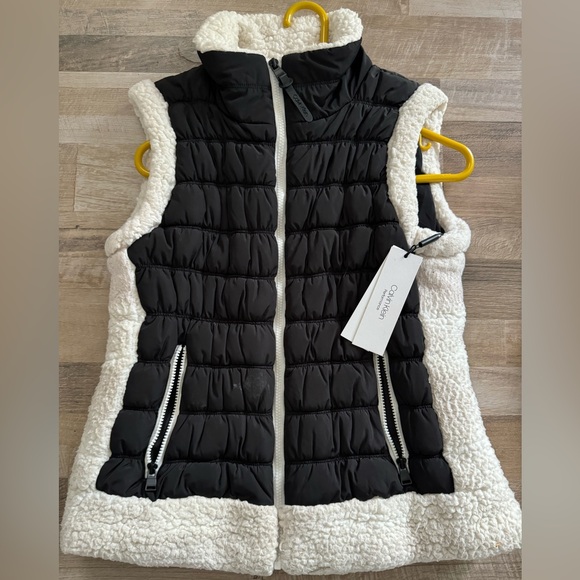 Calvin Klein black vest with Sherpa. Size large - Picture 1 of 4